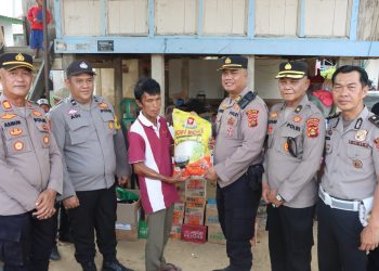 Polres Ogan Ilir bersama Polsek Pemulutan menyalurkan bantuan sosial kepada korban kebakaran di Desa Pemulutan Ilir, Kecamatan Pemulutan, Kabupaten Ogan Ilir, Selasa (18/8/2026).
