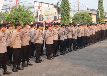 Kapolresta Palangka Raya Kombes Pol Dedy Supriadi, S.I.K., M.H. memimpin apel pagi personel di Markas Komando (Mako) sebagai sarana untuk menyampaikan arahan dan penekanan dalam pelaksanaan tugas kepolisian.