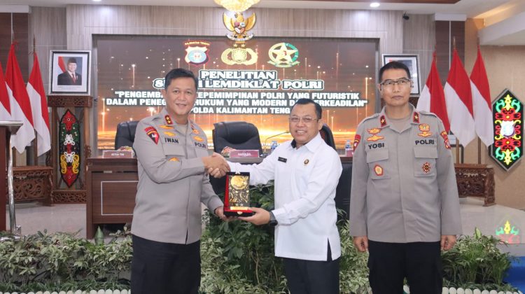 Kapolda Kalimantan Tengah (Kalteng) Irjen Pol Iwan Kurniawan, S.I.K., M.Si. menerima kunjungan Tim Sekolah Staf dan Pimpinan (Sespim) Lemdiklat Polri dalam rangka penelitian tahap II di Polda Kalteng, bertempat di Aula Arya Dharma, Mapolda setempat, Rabu (19/8/2026). 