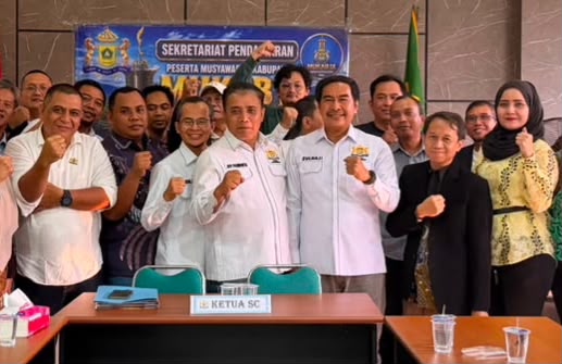 Dr , Ir. Sulhajji Jompa, M.Sc. resmi mengembalikan formulir pendaftaran sebagai calon Ketua Kamar Dagang dan Industri (KADIN) Kabupaten Bogor.