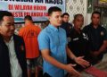 Kasatreskrim Polresta Palangka Raya Kompol Eka Palti Arie Putra Hutagaol, mewakili Kapolda Kalteng Irjen Pol Iwan Kurniawan, saat konferensi pers di Lobi Mapolresta Palangka Raya, Sabtu (22/8/2026).