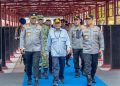 Kapolda Kalimantan Tengah (Kalteng) Irjen Pol Iwan Kurniawan bersama Gubernur H. Agustiar Sabran dan jajaran Forkopimda menyambut kunjungan kerja Wakapolri Komjen Pol Dedi Prasetyo dan Kepala Staf Angkatan Darat (KASAD) Jenderal TNI Maruli Simanjuntak di Bandara Tjilik Riwut, Palangka Raya, Sabtu (22/8/2026).
