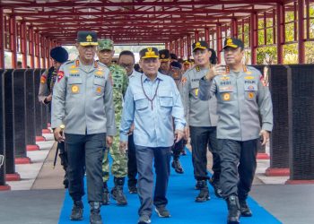 Kapolda Kalimantan Tengah (Kalteng) Irjen Pol Iwan Kurniawan bersama Gubernur H. Agustiar Sabran dan jajaran Forkopimda menyambut kunjungan kerja Wakapolri Komjen Pol Dedi Prasetyo dan Kepala Staf Angkatan Darat (KASAD) Jenderal TNI Maruli Simanjuntak di Bandara Tjilik Riwut, Palangka Raya, Sabtu (22/8/2026).