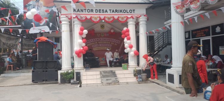 Pak Kades H.Kurniawan,S.Sos.,M.Si dan Ibu Ketua PKK Desa Tarikolot Puspa Dewi Kumalasari