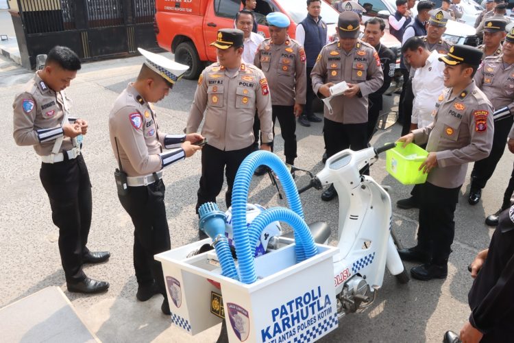 Kapolres Kotim AKBP Resky Maulana Zulkarnain, S.H., S.I.K., M.H. memimpin langsung Pengecekan Kesiapan Penanganan Karhutla di Halaman Mapolres Kotim, pada Senin pagi (25/08/2026).