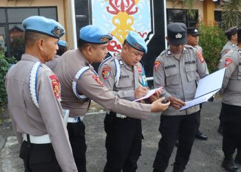 Pengawasan personel (waspers) dilakukan oleh Seksi Profesi dan Pengamanan (Sipropam) Polresta Palangka Raya, Polda Kalteng saat pelaksanaan apel satuan fungsi (satfung) kesatuannya, Rabu (26/8/2026) pagi.