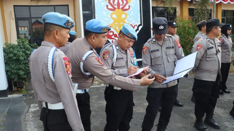 Pengawasan personel (waspers) dilakukan oleh Seksi Profesi dan Pengamanan (Sipropam) Polresta Palangka Raya, Polda Kalteng saat pelaksanaan apel satuan fungsi (satfung) kesatuannya, Rabu (26/8/2026) pagi.