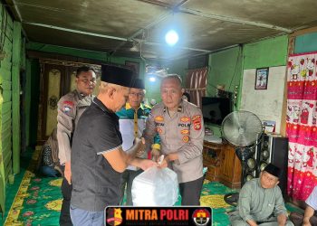 Melalui kegiatan Jumat Berbagi, personel Satbinmas Polres Ogan Ilir bersama BAZNAS Kabupaten Ogan Ilir menyambangi sekaligus menyalurkan bantuan kepada warga korban kebakaran di Desa Pulau Semambu, Kecamatan Indralaya Utara, Jumat (28/8/2026).
