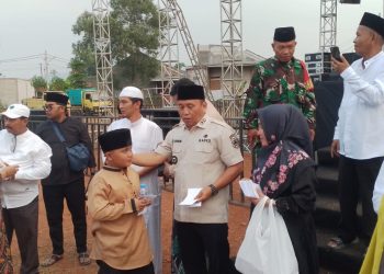 Pembagian Santunan Kades Didampingi H.Deden