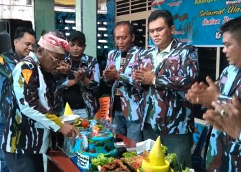 PENGURUS, kader dan simpatisan DPD IPK Kabupaten Simalungun merayakan HUT ke-57 (28 Agustus 1967 - 28 Agustus 2026) Ikatan Pemuda Karya (IPK) di sekretariat Jalan Sangnauwaluh, Kota Pematangsiantar, Jumat (28/8/2026).
