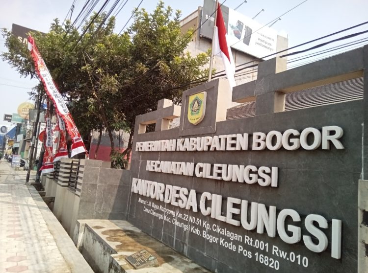 Pemerintah Desa (Pemdes) Cileungsi Kecamatan Cileungsi, Kabupaten Bogor, menggelar kegiatan kerja bakti dan aksi bersih-bersih lingkungan kantor desa pada Selasa (4/8/2026).