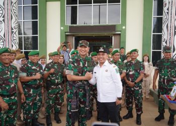 Danrem 022/Pantai Timur Kolonel Inf Sandi Kamidianto, S.I.P., M.I.P., dampingi Pangdam I/Bukit Barisan Mayjen TNI Hendy Antariksa, melaksanakan kunjungan kerja di wilayah teritorial Kodim 0207/Simalungun yang disambut oleh Dandim 0207/Simalungun Letkol Inf Agus Muchtadi Rangkuti, S.E., M.I.P., beserta jajarannya, bersama Wakil Bupati Simalungun Benny Gusman Sinaga, S.T., berlokasi di Jalan Jon Horailam Saragih, Kelurahan Pamatang Raya, Kecamatan Raya, Kabupaten Simalungun, Rabu (19/08/2026).