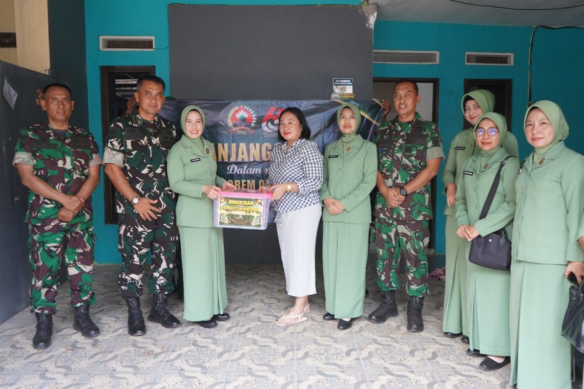keluarga besar Korem 071/Wijayakusuma melaksanakan kegiatan anjangsana sebagai wujud kepedulian, perhatian, dan penghormatan kepada keluarga besar TNI serta masyarakat yang membutuhkan perhatian. Senin (31/8/2026).