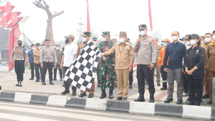 Apresiasi tersebut disampaikan langsung Kapolda Kalteng usai mengikuti apel gabungan satgas lenanganan karhutla yang digelar di Rumah Jabatan Gubernur Kalteng, Senin (31/8/2026).