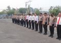 Wakapolresta Palangka Raya AKBP Moch. Isharyadi Fitriawan, S.I.K., M.H., memberikan amanat saat memimpin apel di Mako sebagai bentuk penguatan kesiapsiagaan personel dalam menghadapi potensi kebakaran hutan dan lahan (karhutla).