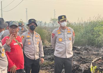 Kapolda Kalimantan Tengah (Kalteng) Irjen Pol Iwan Kurniawan meninjau lokasi kebakaran hutan dan lahan (karhutla) di Tumbang Nusa, Kabupaten Pulang Pisau, yang berhasil dipadamkan oleh Satgas Karhutla, Senin (31/8/2026) sore.