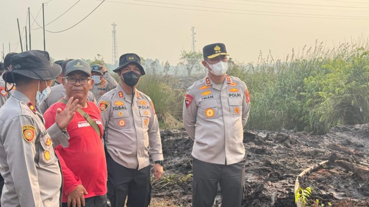 Kapolda Kalimantan Tengah (Kalteng) Irjen Pol Iwan Kurniawan meninjau lokasi kebakaran hutan dan lahan (karhutla) di Tumbang Nusa, Kabupaten Pulang Pisau, yang berhasil dipadamkan oleh Satgas Karhutla, Senin (31/8/2026) sore.