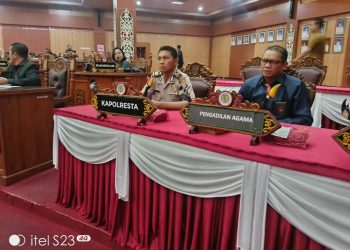 Polresta Palangka Raya menghadiri Rapat Paripurna Ke-3 Masa Persidangan I Tahun Sidang 2026/2027 DPRD Kota Palangka Raya yang digelar di Ruang Sidang DPRD Kota Palangka Raya.