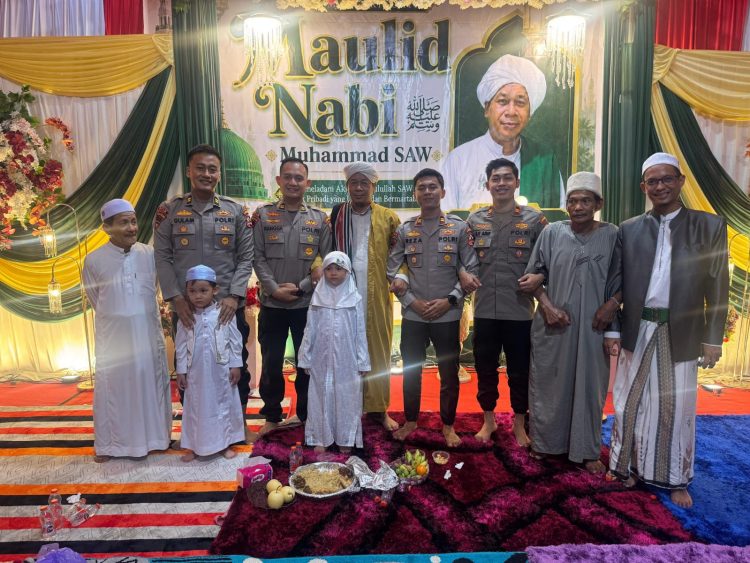 Kegiatan yang dimulai sekitar pukul 19.30 WIB tersebut menjadi momentum bagi personel BKO Satgas Edukasi Penanggulangan Karhutla Lemdiklat Polri untuk menyampaikan edukasi dan sosialisasi kepada seluruh jemaah yang hadir terkait pentingnya pencegahan kebakaran hutan dan lahan.