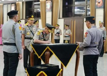 Kapolri Jenderal Polisi Listyo Sigit Prabowo memimpin upacara serah terima jabatan (sertijab) sejumlah pejabat di lingkungan Polri. Upacara tersebut digelar di Rupattama Mabes Polri, Jakarta Selatan, Rabu (2/9/2026).