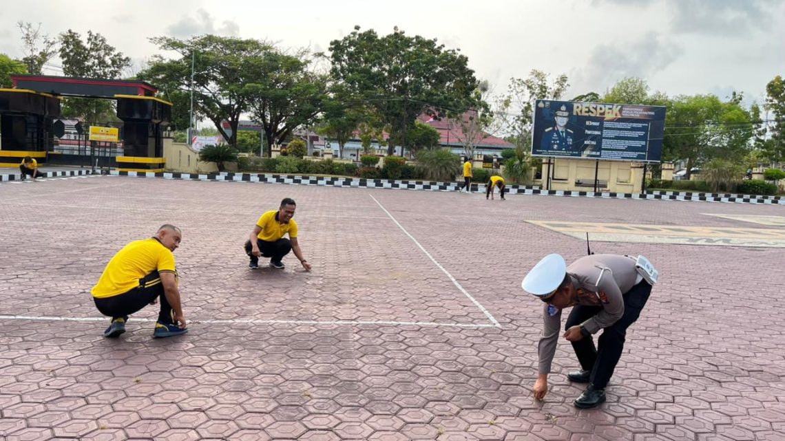 Polres Seruyan melaksanakan kegiatan kurve atau kerja bakti membersihkan lingkungan Mako Polres Seruyan, Jumat (04/09/2026).