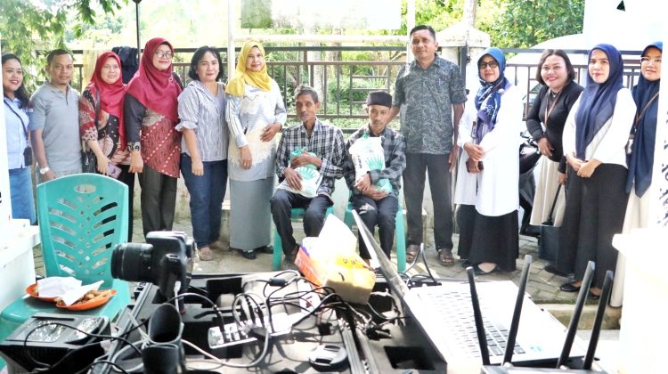 pelayanan jemput bola perekaman Kartu Tanda Penduduk Elektronik (KTP-el) bagi warga penyandang disabilitas, yang dilaksanakan di Kelurahan Amansari, Kecamatan Dolok Batu Nanggar, Sumatera Utara, Jumat (4/9/2026).