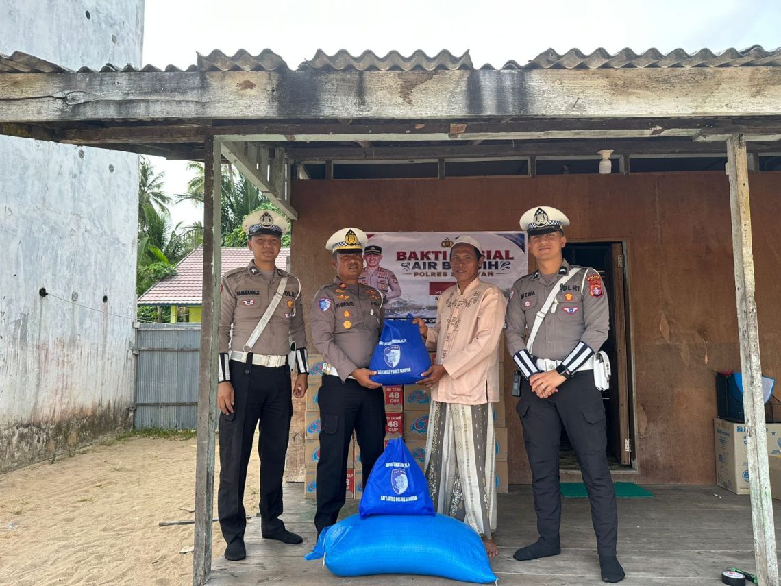 Kegiatan yang dilaksanakan mulai pukul 08.00 WIB hingga 10.00 WIB tersebut merupakan bentuk kepedulian Polres Seruyan terhadap masyarakat yang terdampak musim kemarau.