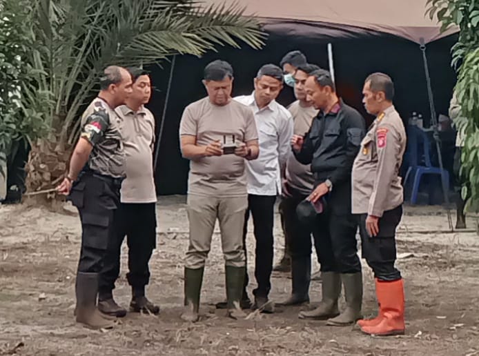 Kapolda Kalimantan Tengah Irjen Pol Iwan Kurniawan mengatakan, penanganan dilakukan secara terpadu setelah api kembali muncul akibat kondisi angin yang cukup kencang.