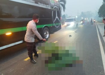 Setibanya di lokasi, personel langsung melakukan pengamanan tempat kejadian perkara (TKP) serta berkoordinasi dengan Piket Unit Laka Lantas untuk memastikan penanganan kecelakaan berjalan sesuai prosedur.