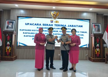 jabatan Kapolres Kotawaringin Timur diserahterimakan dari pejabat lama AKBP Resky Maulana Zulkarnain, S.H., S.I.K., M.H. kepada pejabat baru AKBP I Kadek Dwi Yoga Sidhimantra W., S.H., S.I.K., M.M. yang sebelumnya beliau menjabat sebagai Kasubdit 3 DitReskrimsus Polda Banten.