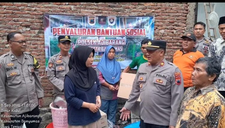 Bantuan berupa peralatan dapur dan sembako tersebut diserahkan Kapolsek Ajibarang AKP Haryanto, SH bersama Bhabinkamtibmas Desa Tipar Kidul Aiptu Eko Wakhyudianto kepada keluarga korban, Selasa (8/9/2026) sore.