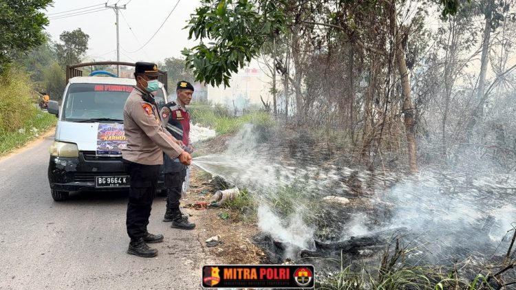 Tim gabungan dari Pam Obvit Polda Sumsel dan Sat Samapta Polres Ogan Ilir langsung diterjunkan untuk melakukan pemadaman, Selasa 8 September 2026.