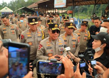 Wakil Kepala Kepolisian Negara Republik Indonesia (Wakapolri) Komjen Pol. Prof. Dr. Dedi Prasetyo turun langsung ke Posko Induk Penanganan Kebakaran Hutan dan Lahan (Karhutla) Polda Kalimantan Tengah, Palangka Raya, Jumat (11/9/2026).