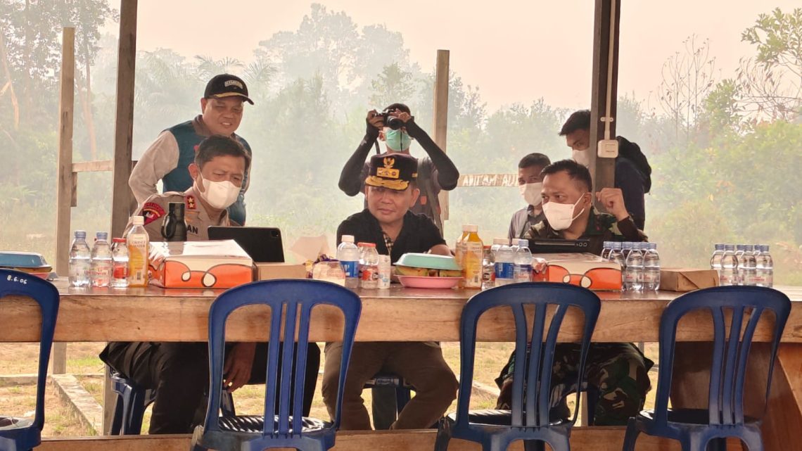 Kapolda Kalimantan Tengah Irjen Pol Iwan Kurniawan bersama Gubernur Kalteng H. Agustiar Sabran dan Pangdam XXII Tambun Bungai Mayjen TNI Zainul Arifin meninjau posko taktis Polda Kalteng di Jl. Tjilik Riwut Km.21 dan 23, Sabtu (12/9/2026).