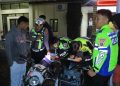 Dalam patroli Kegiatan Rutin Yang Ditingkatkan (KRYD) yang digelar Sabtu malam hingga Minggu (13/9/2026) dini hari, polisi berhasil mengamankan 17 unit sepeda motor yang menggunakan knalpot tidak sesuai spesifikasi teknis.