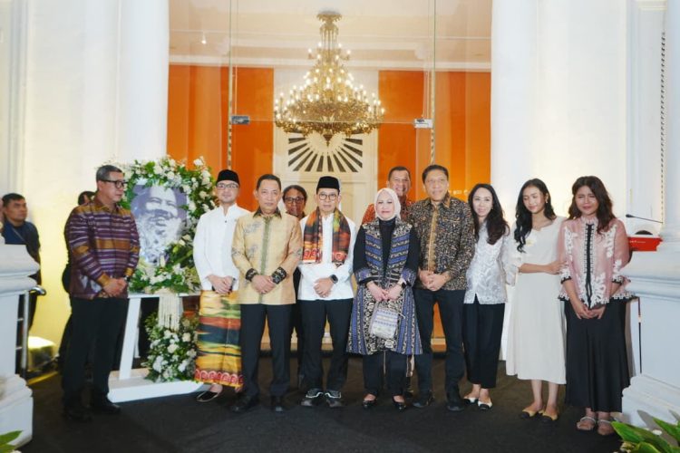 Kapolri Jenderal Polisi Listyo Sigit Prabowo menghadiri pembukaan Pameran Nasirun bertajuk “Bersimpuh di Kaki Para Guru”* di Galeri Nasional Indonesia, Jakarta Pusat, Sabtu (12/9/2026) malam.