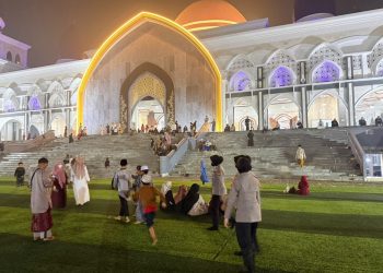 Polresta Palangka Raya melaksanakan pengamanan tabligh akbar dalam rangka peringatan Maulid Nabi Muhammad SAW di Masjid Agung Kubah Kecubung Darurrahman