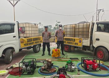 Pengecekan mencakup kondisi kendaraan dinas, perlengkapan pendukung, serta sarana komunikasi yang akan digunakan selama pelaksanaan tugas. Setiap bagian diperiksa untuk memastikan tidak ada kendala.