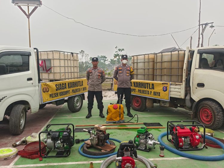 Pengecekan mencakup kondisi kendaraan dinas, perlengkapan pendukung, serta sarana komunikasi yang akan digunakan selama pelaksanaan tugas. Setiap bagian diperiksa untuk memastikan tidak ada kendala.