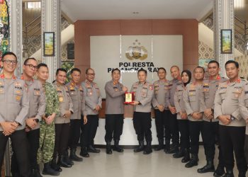 Kapolresta Palangka Raya Kombes Pol Andiyatna, S.I.K., M.H., menyambut hangat kedatangan Serdik Sespimmen Polri Dikreg ke-67 di lobi Mapolresta Palangka Raya