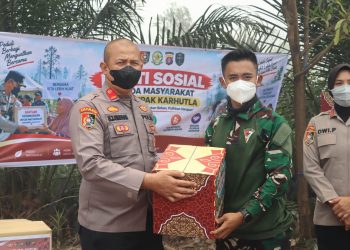 Serdik Sespimmen Polri Dikreg ke-68 menyelenggarakan bakti sosial sebagai bentuk kepedulian terhadap personel gabungan yang terlibat dalam penanganan kebakaran hutan dan lahan (Karhutla) di Kota Palangka Raya.