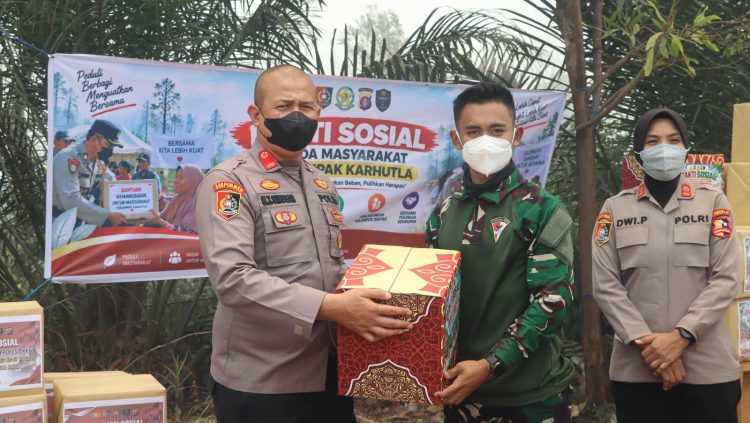 Serdik Sespimmen Polri Dikreg ke-68 menyelenggarakan bakti sosial sebagai bentuk kepedulian terhadap personel gabungan yang terlibat dalam penanganan kebakaran hutan dan lahan (Karhutla) di Kota Palangka Raya.