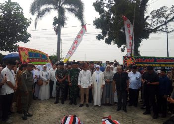 Danramil 05/SBL Kapten Cke BJ. Tampubolon bersama tujuh orang personel menghadiri kegiatan peringatan Maulid Nabi Muhammad SAW yang digelar di lapangan depan Kantor Camat Nagori Purbasari, Kecamatan Tapian Dolok, Kabupaten Simalungun, Selasa (15/9/2026).