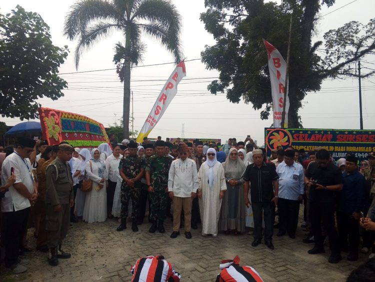 Danramil 05/SBL Kapten Cke BJ. Tampubolon bersama tujuh orang personel menghadiri kegiatan peringatan Maulid Nabi Muhammad SAW yang digelar di lapangan depan Kantor Camat Nagori Purbasari, Kecamatan Tapian Dolok, Kabupaten Simalungun, Selasa (15/9/2026).