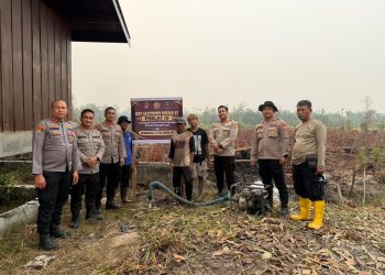 Polsek Pahandut bersama Serdik KKP Sespimmen Polri Dikreg ke-67 Poklat IV melaksanakan pembuatan tiga titik sumur bor sebagai langkah mendukung penanggulangan kebakaran hutan dan lahan (karhutla) di wilayah hukum Polsek Pahandut.