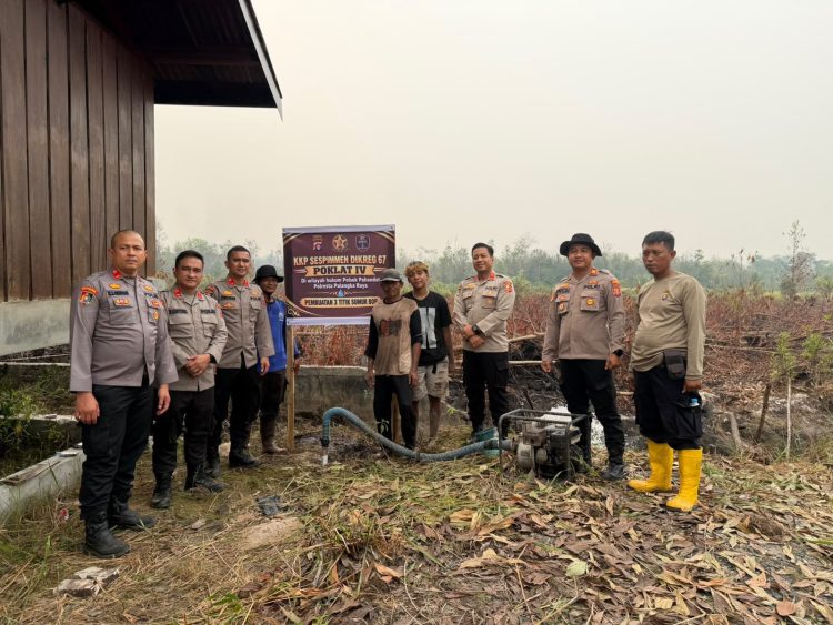 Polsek Pahandut bersama Serdik KKP Sespimmen Polri Dikreg ke-67 Poklat IV melaksanakan pembuatan tiga titik sumur bor sebagai langkah mendukung penanggulangan kebakaran hutan dan lahan (karhutla) di wilayah hukum Polsek Pahandut.