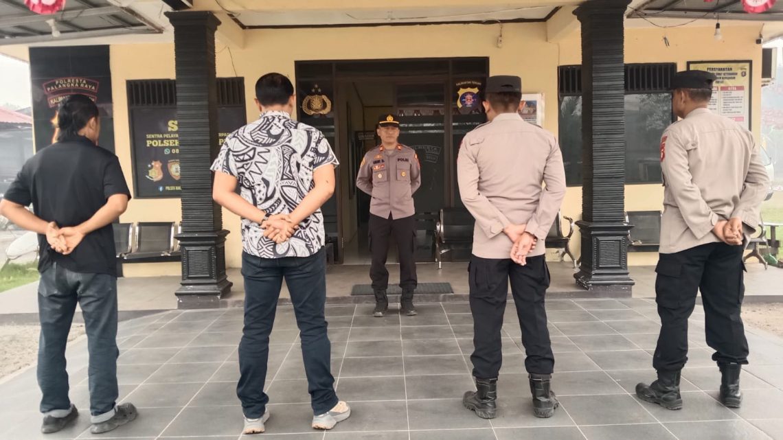 Kapolsek menekankan pentingnya kesiapsiagaan seluruh anggota dalam menghadapi potensi kebakaran hutan dan lahan (karhutla), khususnya di tengah musim kemarau.
