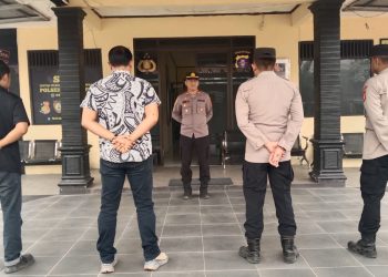Kapolsek menekankan pentingnya kesiapsiagaan seluruh anggota dalam menghadapi potensi kebakaran hutan dan lahan (karhutla), khususnya di tengah musim kemarau.
