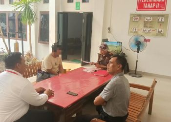 Unit III Reskrim Polsek Pahandut melaksanakan penyerahan tanggung jawab terhadap terduga pelaku beserta barang bukti kepada Jaksa Penuntut Umum (JPU) Kejaksaan Negeri Palangka Raya.