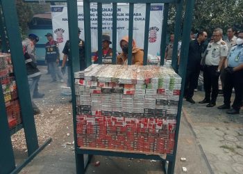 Kasat Polairud Polres Seruyan AKP Djoko Poernomo menghadiri kegiatan Pemusnahan Barang yang Menjadi Milik Negara berupa Barang Kena Cukai Hasil Tembakau (BKC HT) dan Minuman Mengandung Etil Alkohol (MMEA) hasil operasi penindakan periode 1 Januari 2025 sampai dengan 31 Juli 2026.